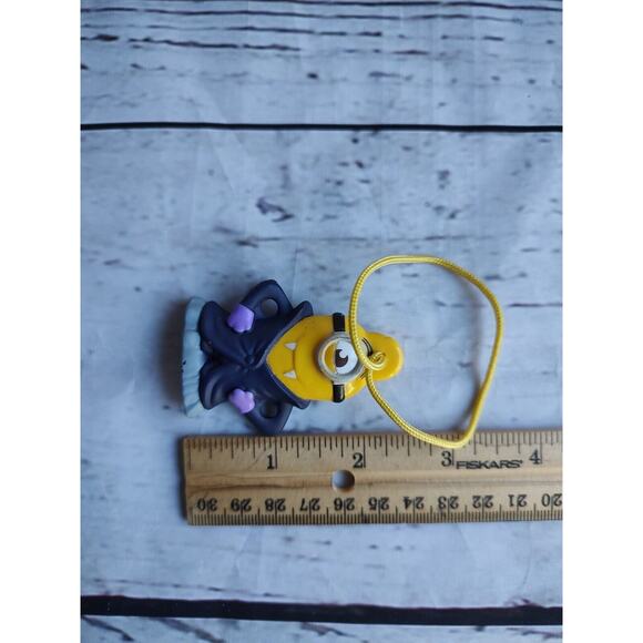 General Mills 2013 Minions Despicable Me 2 Vampire Stuart Mini Minion Ornament - Picture 4 of 4